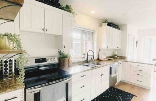 Keizer House | Trendy Willamette Valley Home - Great Location! Pet Friendly Outdoor Pizza Oven