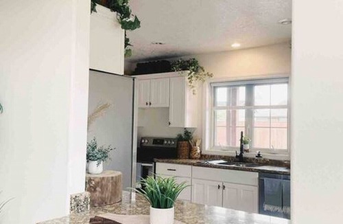 Keizer House | Trendy Willamette Valley Home - Great Location! Pet Friendly Outdoor Pizza Oven