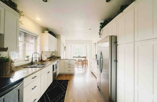 Keizer House | Trendy Willamette Valley Home - Great Location! Pet Friendly Outdoor Pizza Oven