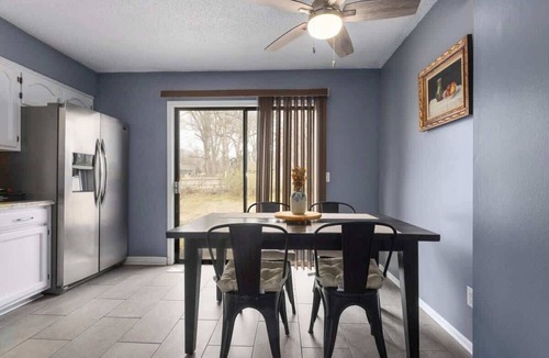 South Kansas City House | TrendyCorpRentalNearHwy