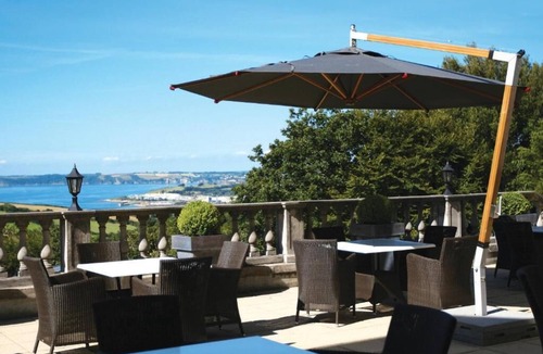 Par Hotel | Trenython Manor Resort