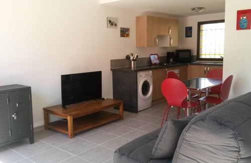 Vallon-Pont-d'Arc Cottage | TRÈS JOLI GITE CENTER VALLON PONT D'ARC 2 PERSONNES AIR-CONDITIONED PARKING