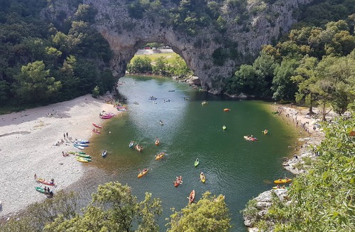 Vallon-Pont-d'Arc Cottage | TRÈS JOLI GITE CENTER VALLON PONT D'ARC 2 PERSONNES AIR-CONDITIONED PARKING