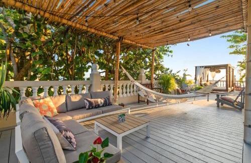 Pueblo Bed & Breakfast | Tres Sirenas Beach Inn