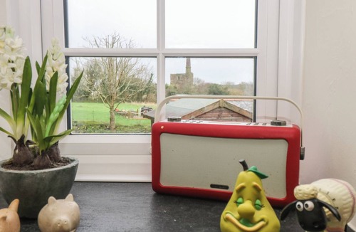 Camborne Cottage | TREVOOLE BARN, pet friendly, with open fire in Praze-An-Beeble