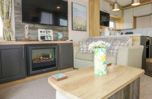 Caergeiliog House | Trewan Lodge
