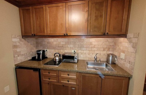 Olympic Valley Apartment | Trey’s Slopeside 1 Bdrm Kitchen@400 Squaw Creek