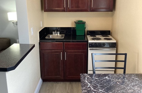 Pleasanton Hotel | Tri Valley Inn & Suites, Pleasanton