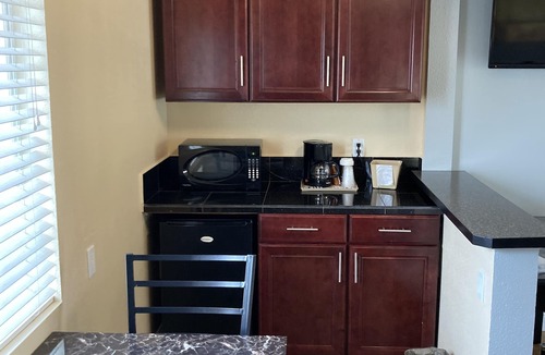 Pleasanton Hotel | Tri Valley Inn & Suites, Pleasanton