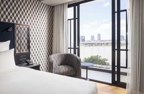 Daun Penh Hotel | TRIBE Phnom Penh Post Office Square
