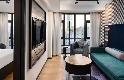 Daun Penh Hotel | TRIBE Phnom Penh Post Office Square