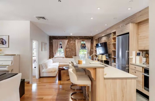 Tribeca Apartment | Tribecca Modern Brickwal 3BR 2BA