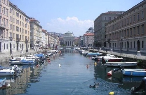 Trieste Old Town Apartment | Trieste: spacious city apartment