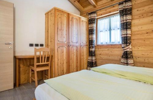 Sant'Antonio di Mavignola Ski Chalet | Trilocale Chalet Camping Faè 6