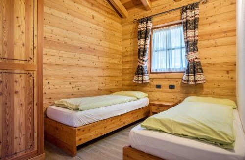 Sant'Antonio di Mavignola Ski Chalet | Trilocale Chalet Camping Faè 6