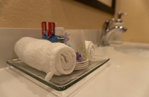 Turnagain Bed & Breakfast | Trinity Escapes - Two Bedroom two bathroom full Apartment near airport