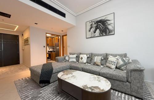 DIFC Apartment | Trinity Holiday Homes - Sheikh Zayed Road Right Next to Financial Center Metro Station Exit 1