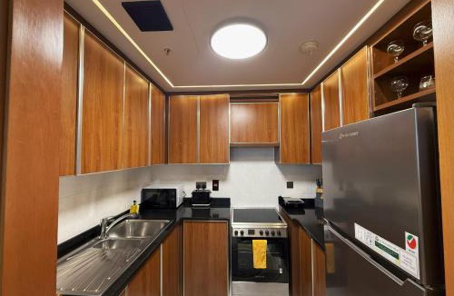 DIFC Apartment | Trinity Holiday Homes - Sheikh Zayed Road Right Next to Financial Center Metro Station Exit 1