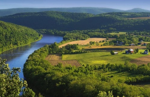 Harrisburg House | Trip to Pennsylvania On The Budget, Stay at Red Lion Hotel Harrisburg Hershey!