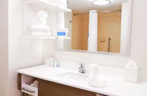 Wesley Chapel Hotel | Triple 2 Queen Bed Rooms | Breakfast Included for Families & Groups!