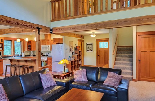 Mazama Cabin | Triple J Cabin