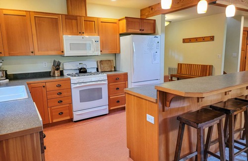 Mazama Cabin | Triple J Cabin