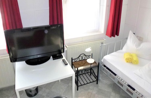 Galgenhof Apartment | Triple room-Basic-Shared Bathroom-Zi 1-4-5-6-9