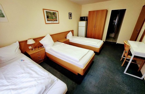 Rastatt Hotel | Triple room-Private Bathroom
