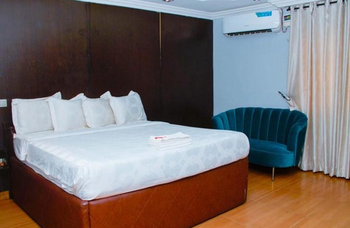 Surulere Hotel | Triple Tee Hotel