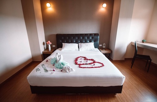 Lat Sawai Hotel | Triple Trees Village