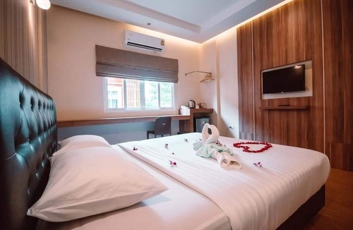 Lat Sawai Hotel | Triple Trees Village