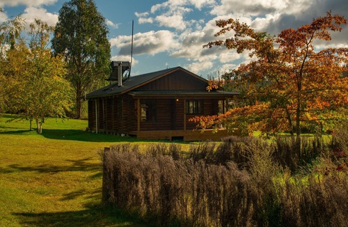 Glenhope Cottage | Triple Tui - Log cabin, self contained, river side