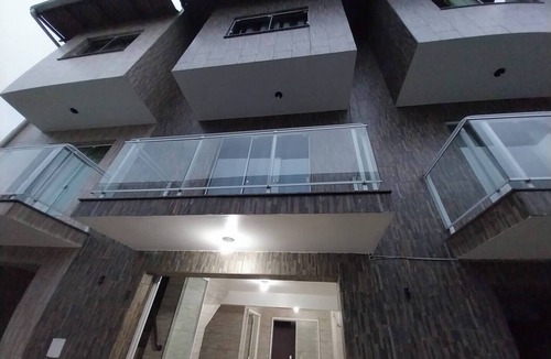 Cidade Nova Apartment | Triplex apartment with 2 bathrooms and air conditioning.