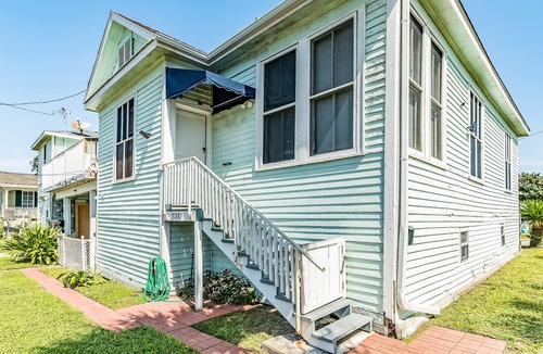 San Jacinto House | Triplex steps from beach - each home has central AC, full kitchen & private W/D