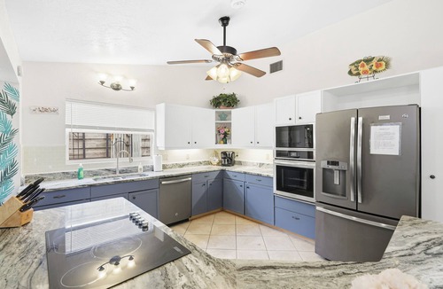 Sarasota House | Trish's Beach Retreat with Pool/Spa by Siesta Keys