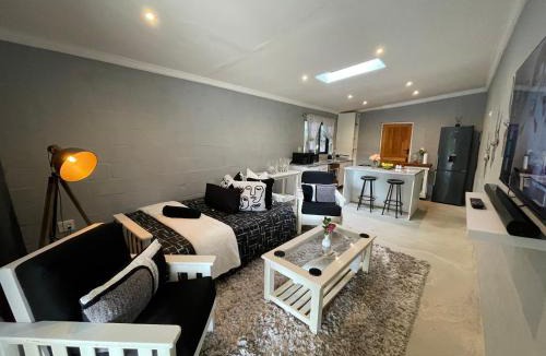 Hunter's Home Apartment | Trogon Unit