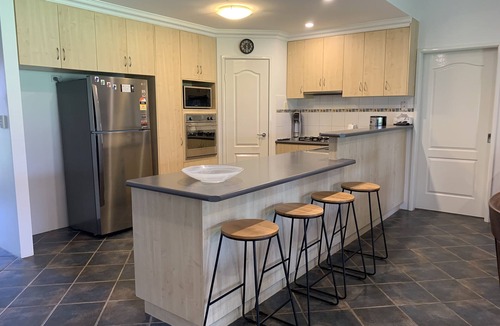 Dunsborough House | “Troon Retreat" NEW- fully ducted cooling/heating! Golf, Beaches, Restaurant