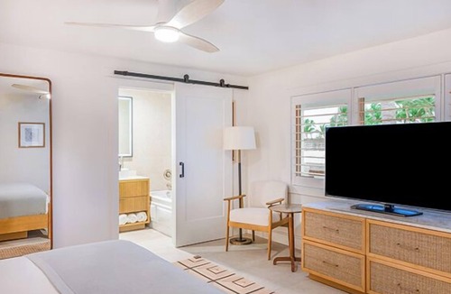 Islamorada Hotel | Tropic Kitchen Pool Gym | 3 mi to Keys Brewing | Brewery Tour Nearby