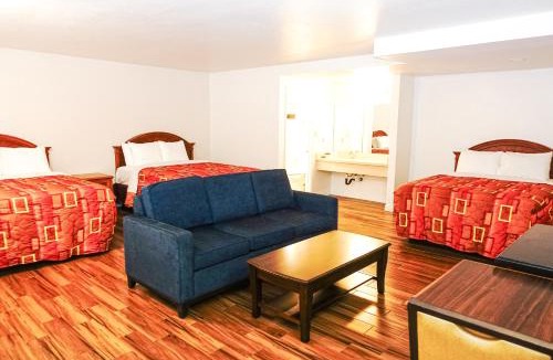 Garden Grove Hotel | Tropic Lodge