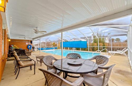 Ono Island House | Tropic stay with large outdoor pool bikes AC & pool table - snowbird-friendly