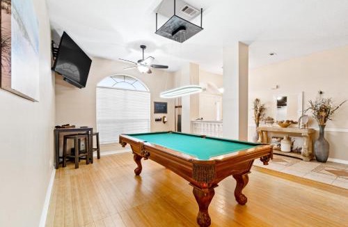 Ono Island House | Tropic stay with large outdoor pool bikes AC & pool table - snowbird-friendly