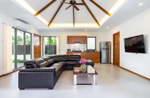 Rawai Villa | Tropical 4 BR Pool Villa Mika