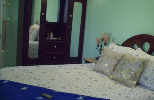 Douglas Apartment | Tropical Apartment with private patio, Walk to Beaches, Shops and Cafes