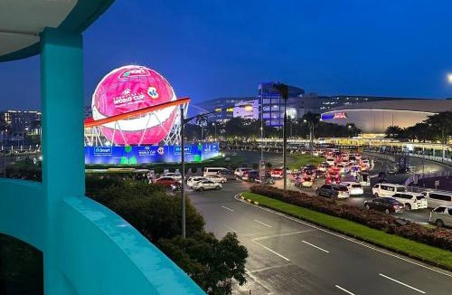 Barangay 76 Apartment | Tropical Balcony Pool View, 14th floor, MOA, Netflix, Airport at Shell Residence