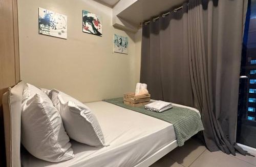 Barangay 76 Apartment | Tropical Balcony Pool View, 14th floor, MOA, Netflix, Airport at Shell Residence