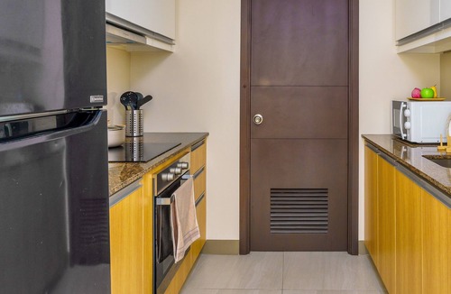 Tambo Apartment | Tropical Bayfront Paradise | Spa, Pool & Bay Views