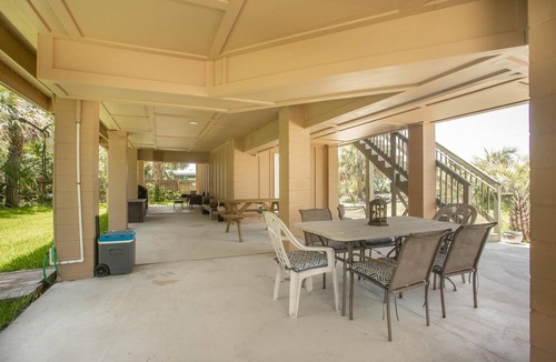 Villa Primera House | Tropical Beach House 2 blocks to Gulf and 1 block to Sound
