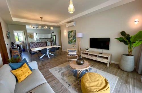 Belle Mare Apartment | Tropical beachfront apartment