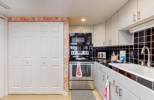 Cocoa Beach Condo | Tropical Beachside Condo — Private Balcony/Patio, Heated Pool & Spa-like Sauna!🌴🌺