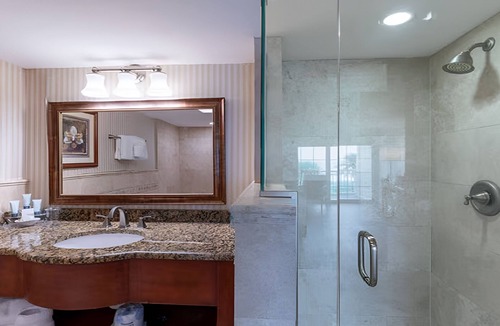 Captiva Hotel | Tropical Bliss | Unit w/Balcony & Kitchen – Perfect for Couples! | Onsite Pool